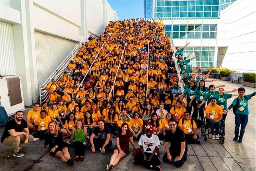 Líder de voluntarios en evento internacional de ciencias Líder de voluntarios en evento internacional de ciencias