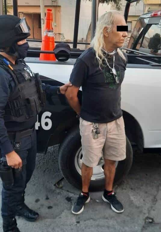 Molesto por que su ex pareja atendía a un cliente en el negocio de ambo, decidió golpearla e intentó ahorcarla