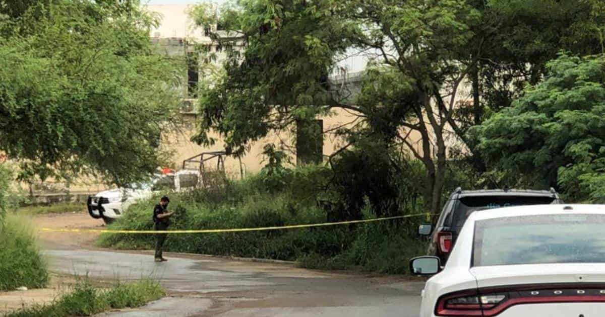 Encuentran el cuerpo de una mujer con evidentes huellas de violencia y envuelto en un cobertor