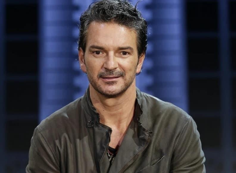 Ricardo Arjona canta en el metro de NY y nadie lo reconoció