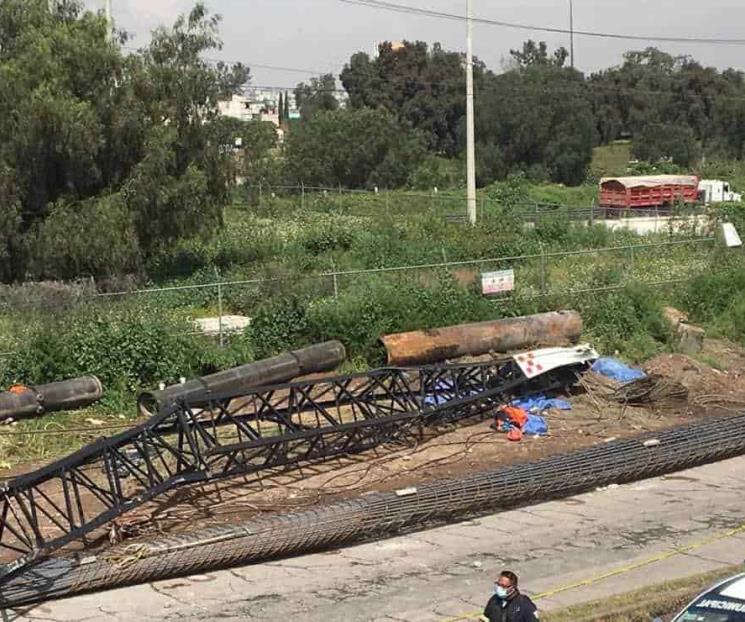 Se desploma grúa y aplasta a 5 obreros Se desploma grúa y aplasta a 5 obreros