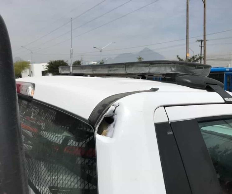 Lesionan a policía en ataque de vándalos