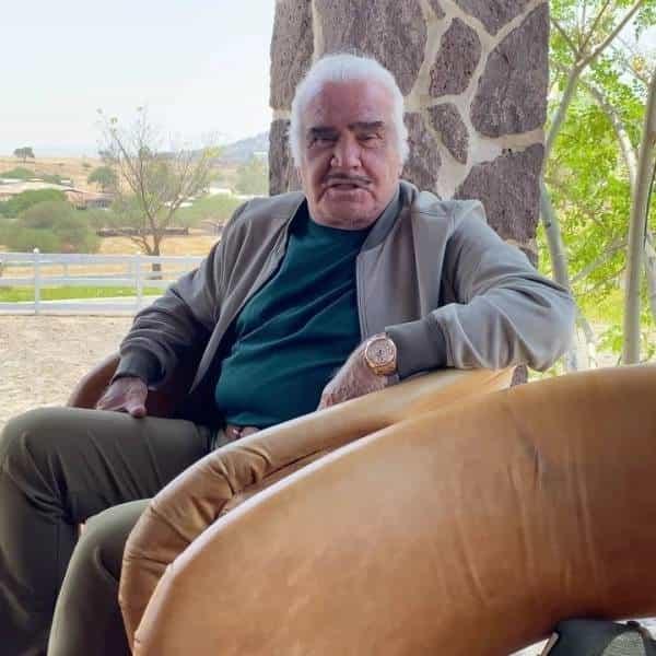 Vicente Fernández sigue estable; es alimentado por sonda Vicente Fernández sigue estable; es alimentado por sonda