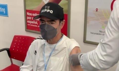Toño Mauri se pone una tercera dosis de vacuna anti-covid Toño Mauri se pone una tercera dosis de vacuna anti-covid