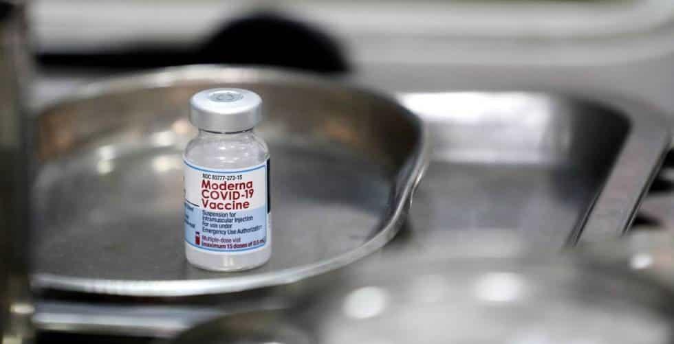 Confirma Moderna acero en sus vacunas