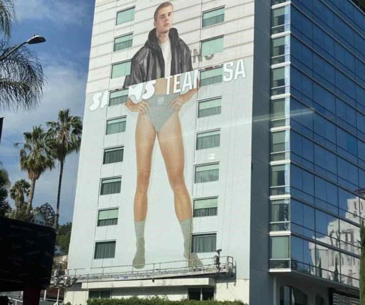 Bieber se hace viral con anuncio en ropa interior de mujer