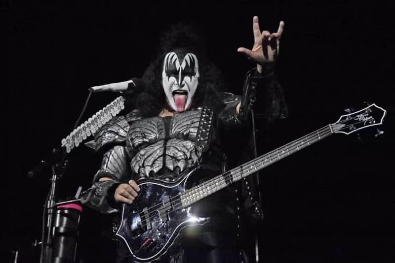 Simmons, de Kiss, se contagia de Covid-19 aún con vacunación