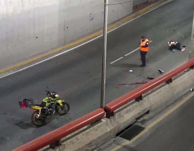 Una pareja que viajaba en una motocicleta murió luego de estrellarse contra un muro