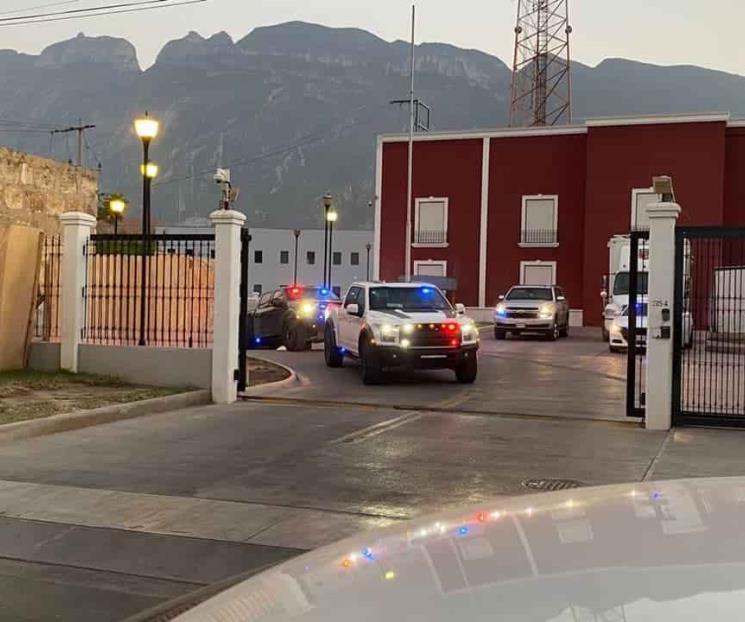 Suman 10 policías detenidos por secuestro