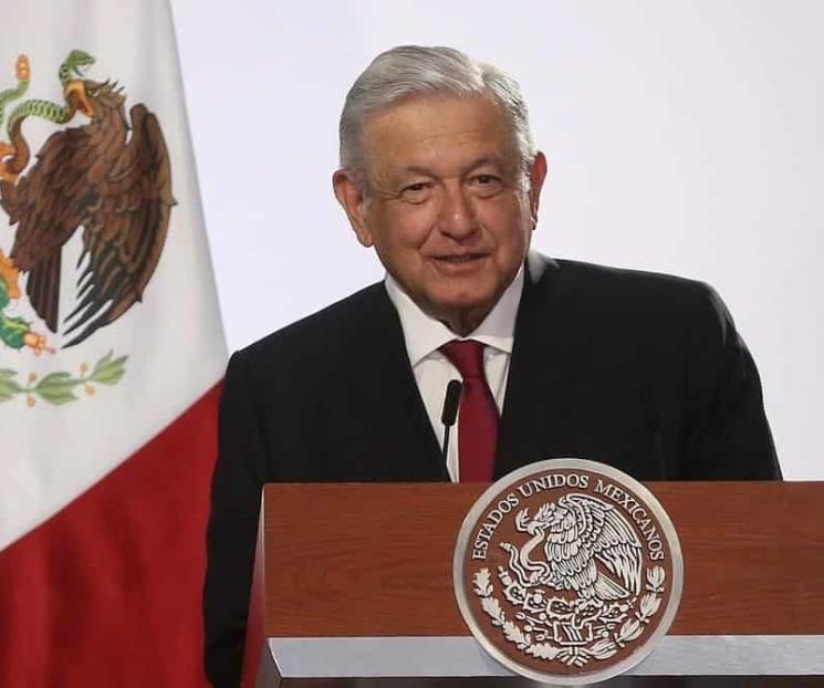 Critican a AMLO por presumir récord histórico en remesas