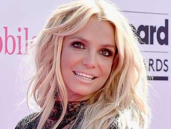 Britney Spears no tendrá cargos tras pleito con empleada