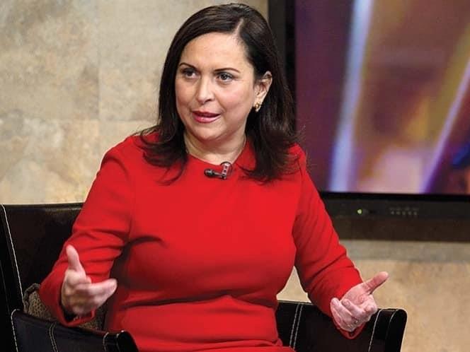 Ofrece Cristina Díaz trabajar  por los maestros
