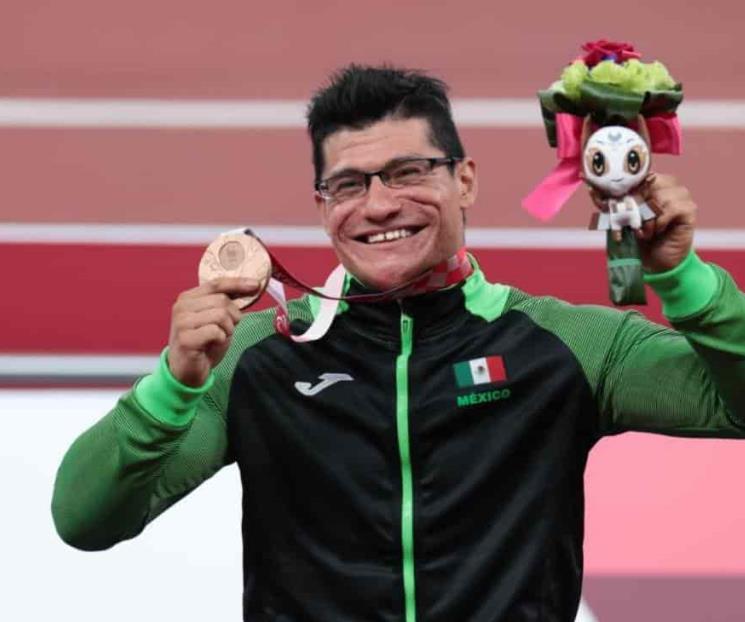 AMLO felicita a delegación mexicana por 14 medallas en JP