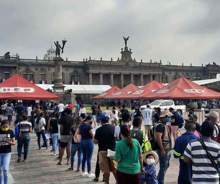 Comienza vacunación Covid de 18 a 30 con largas filas