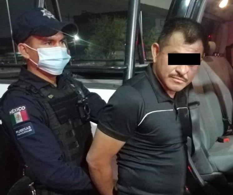 Detienen a hombre por realizar daños a farmacia