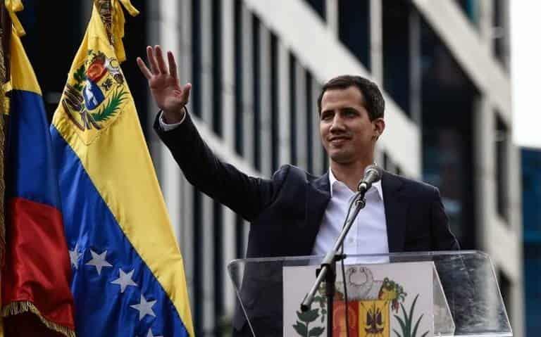 Con diálogo en México, oposición busca elecciones libres