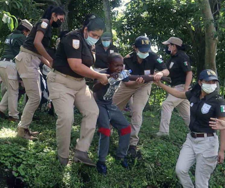 Mira mundo, cómo nos tratan, acusa migrante