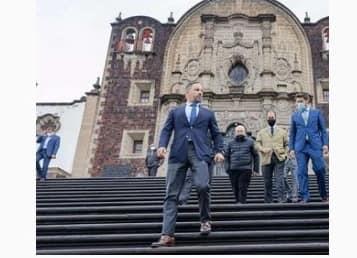 Visita la Basílica de Guadalupe líder de partido español VOX