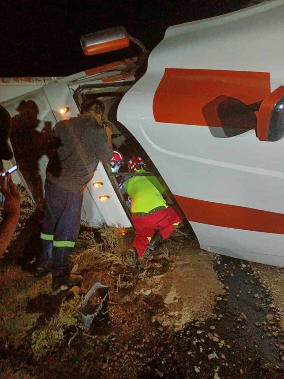 Un operador de quinta rueda, terminó con lesiones graves, después de volcar su tráiler