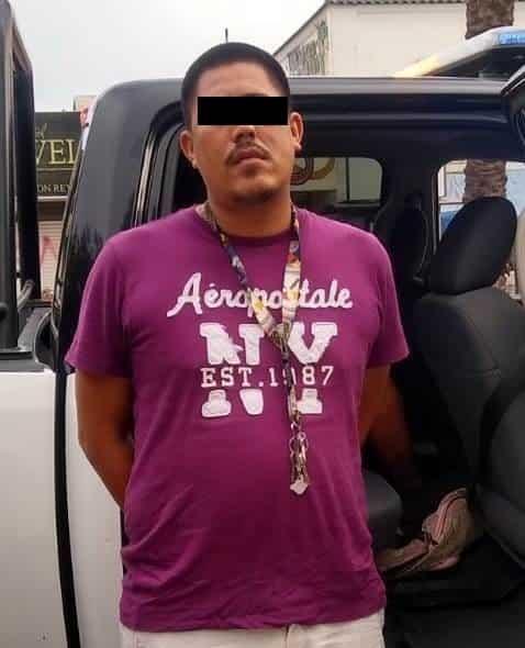 Detienen a hermanos por viajar en moto robada