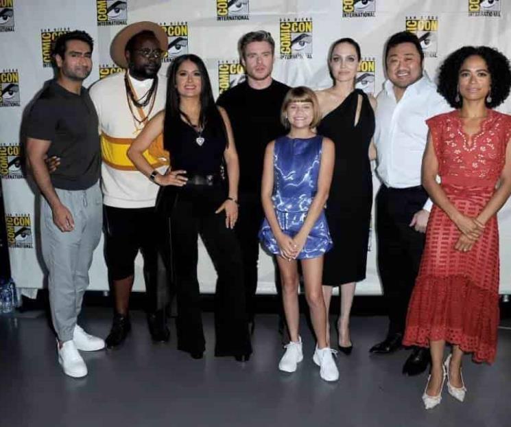 Salma Hayek enseñan a Angelina a celebrar a la mexicana