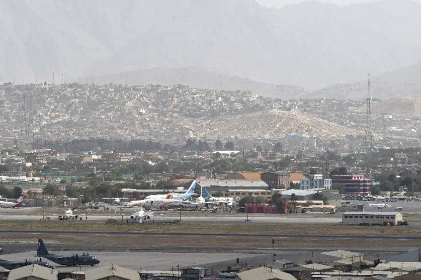 Afgano que violó a su hija, entre evacuados de Kabul