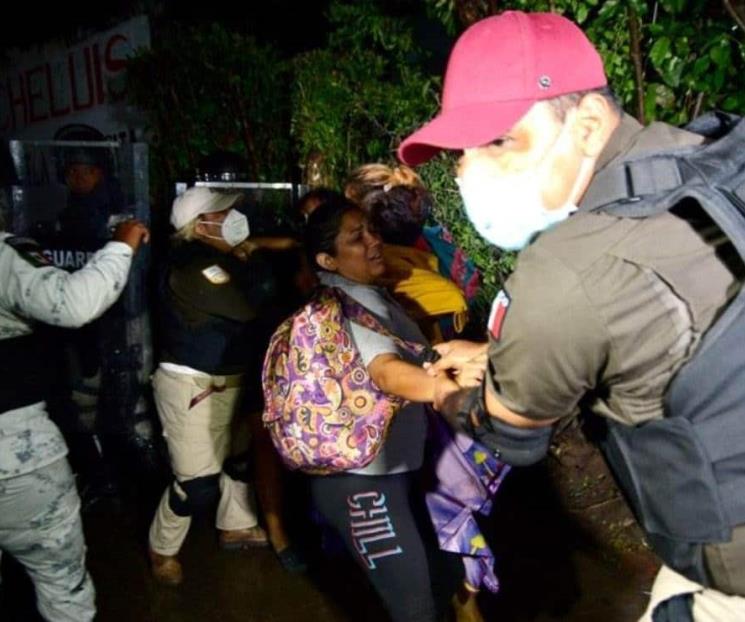 Tras enfrentamiento, dispersan cuarta caravana migrante