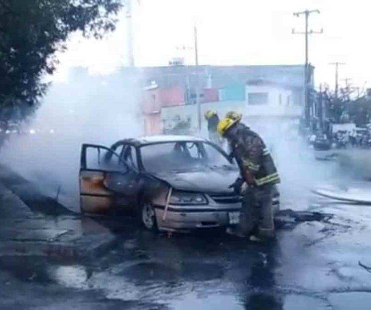 Alarma incendio de auto en la Colonia Industrial
