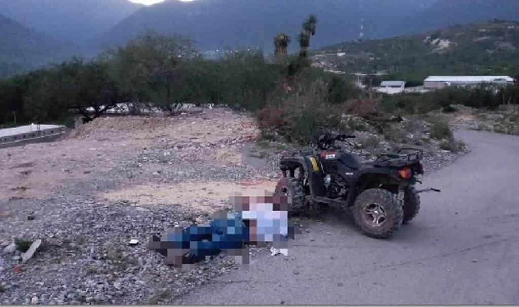 Cae de cuatrimoto y muere