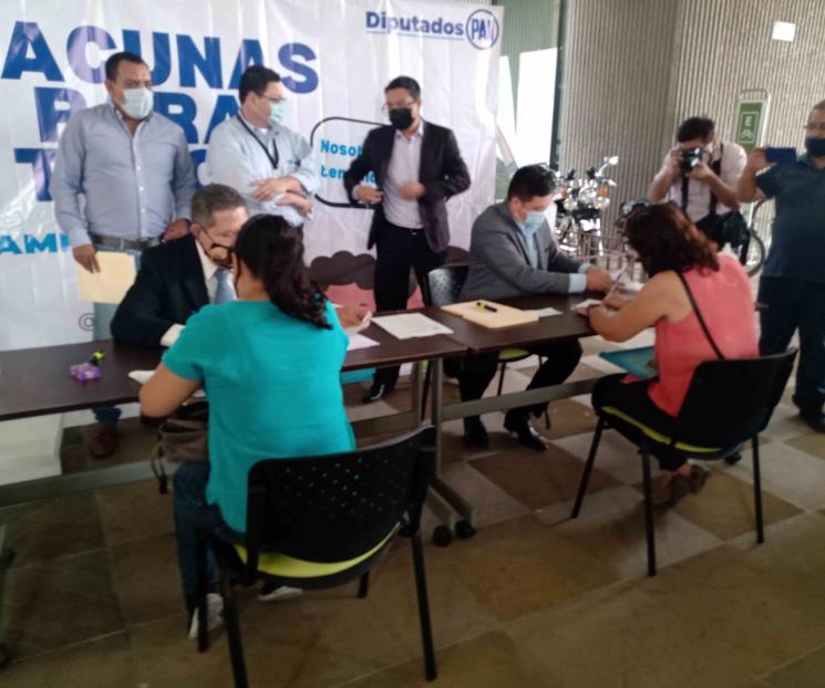 Inicia inscripción para amparo para vacunar a menores