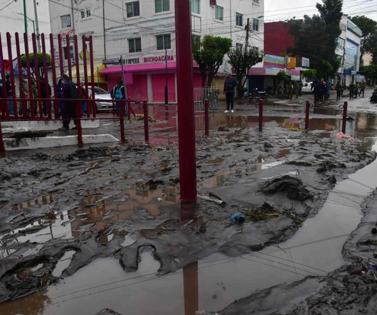 Amanece Ecatepec entre lodo y agua tras tormenta