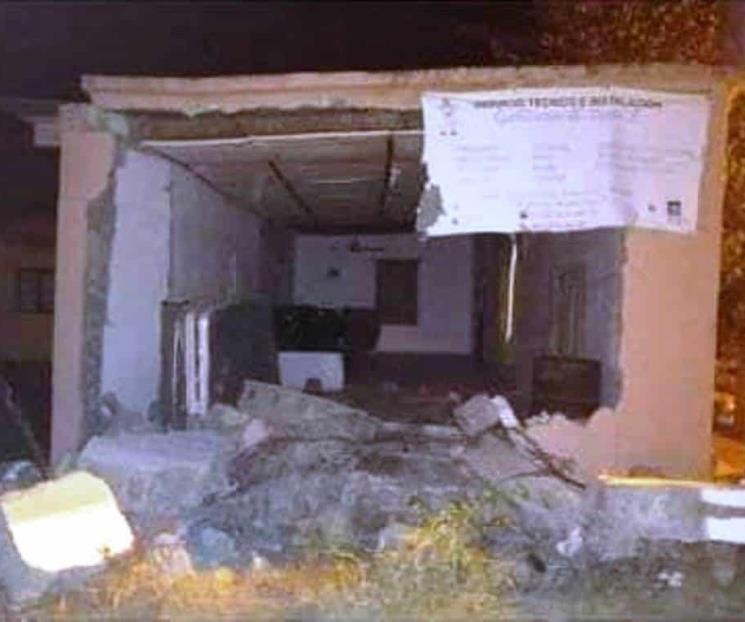 Impacta camioneta contra casa