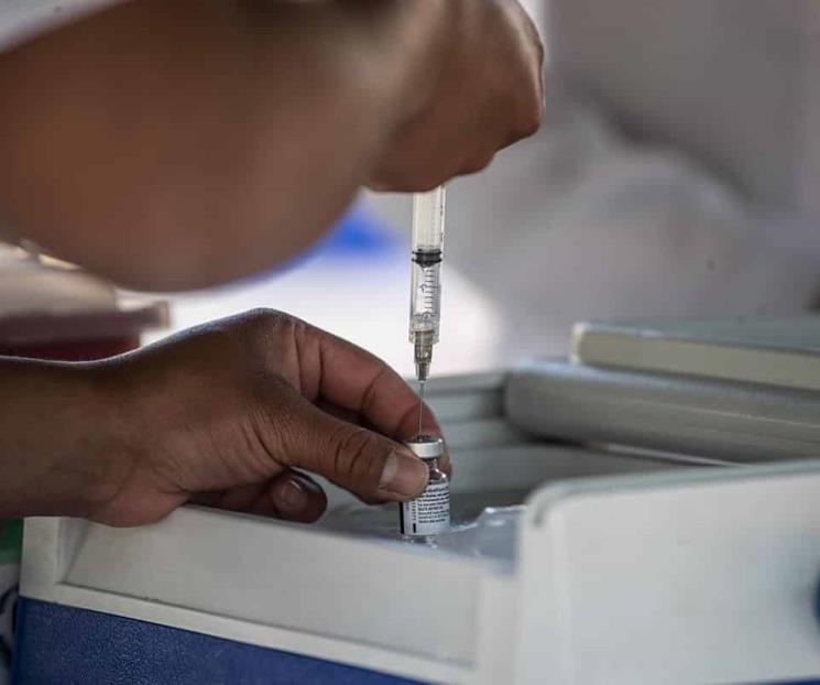 Denuncian a enfermera que simuló aplicar vacuna