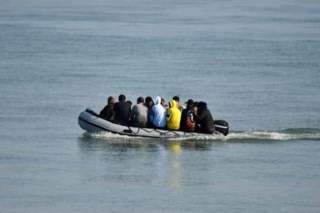 Francia enfrenta ola de migrantes