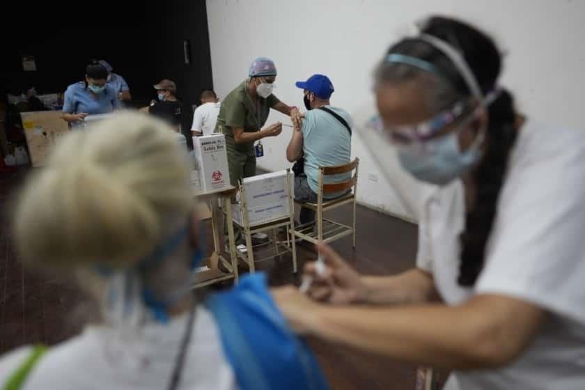 Repunta Covid por baja tasa de vacunación