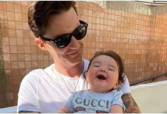 Drake publica fotos de su hijo; se arrepiente y las borra