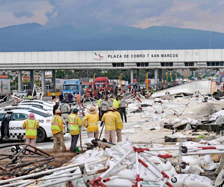 Se impacta tráiler contra caseta; hay tres muertos