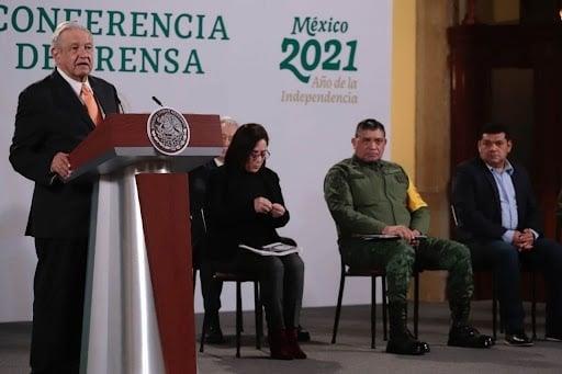Cuestiona AMLO a quienes lo acusan de militarizar al país
