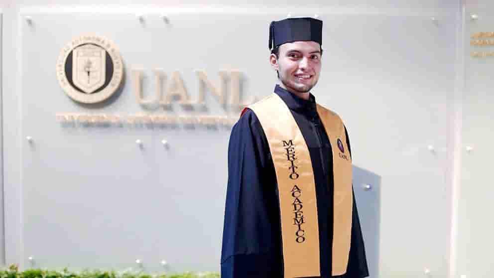 Reconoce la UANL  a sus mejores egresados del 2021