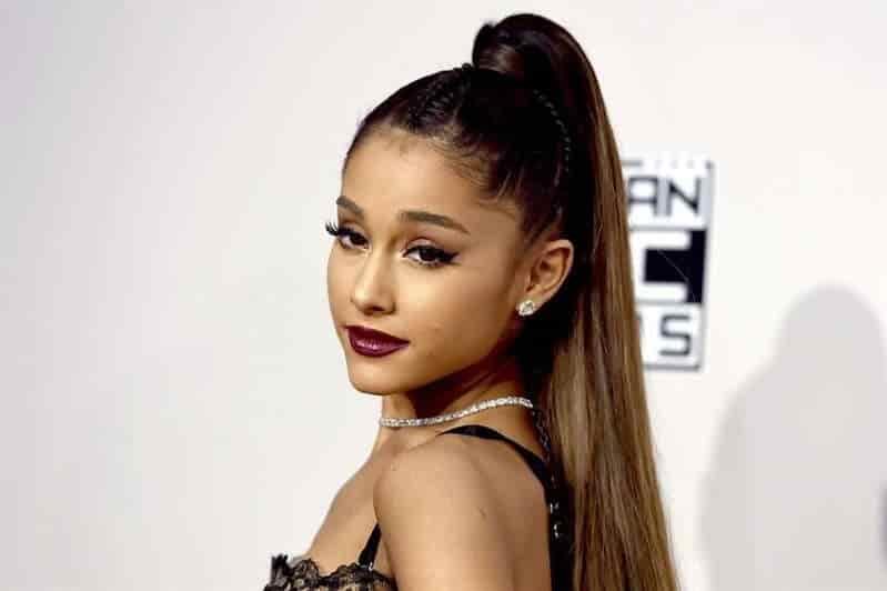 Lanza Ariana Grande línea de maquillaje