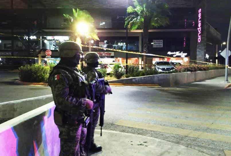 Ejecutan a 2 comensales en taquería