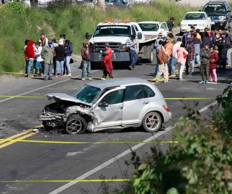 Choque en la Toluca-Zitácuaro deja cuatro personas fallecida