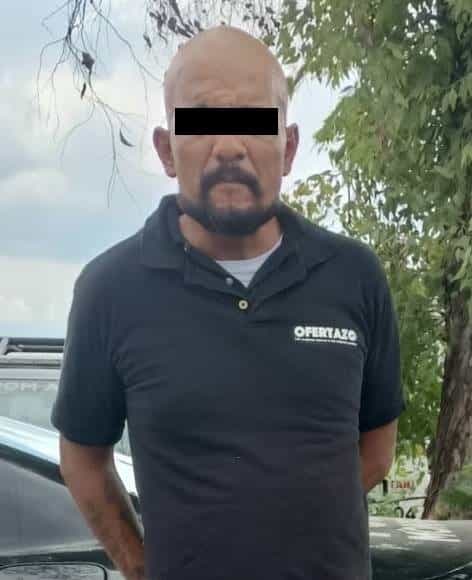 Entró a una tienda, se puso unas botas y playera que estaban a la venta, y se dio a la fuga