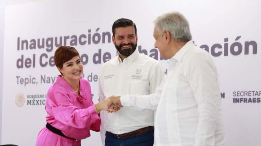Invita AMLO a gobernador saliente del PAN a su Gobierno