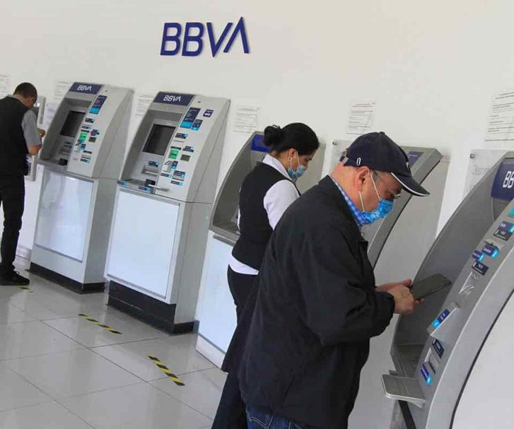 Usuarios reportan fallas en aplicación móvil y cajeros BBVA