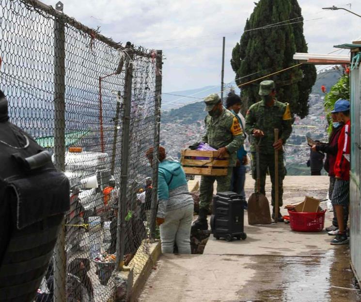 Entre lágrimas familias dejan sus casas en cerro Chiquihuite