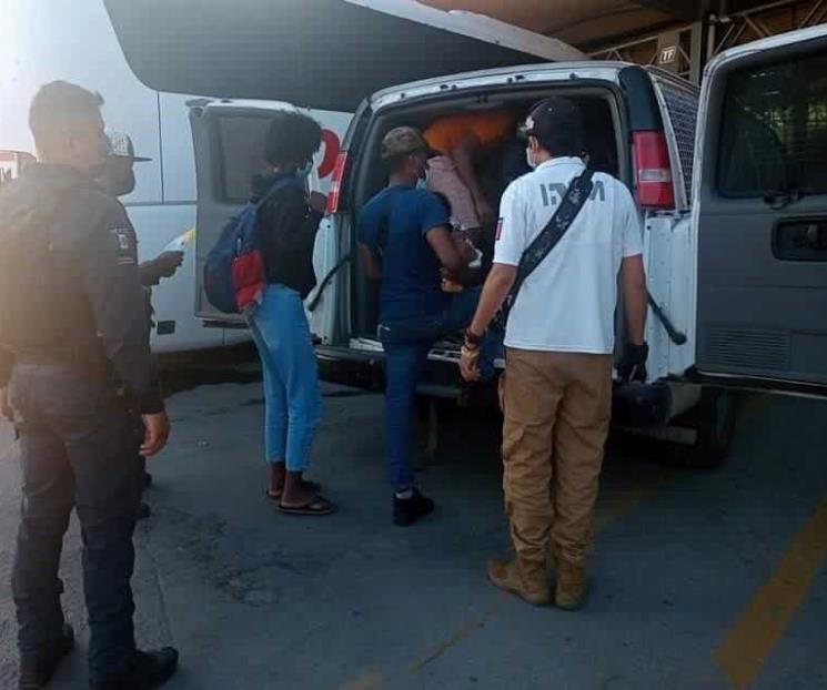 Descubren autobús lleno de haitianos