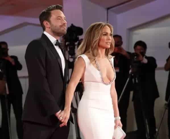 Se consolidan JLo y Affleck como la ‘favorite couple ever
