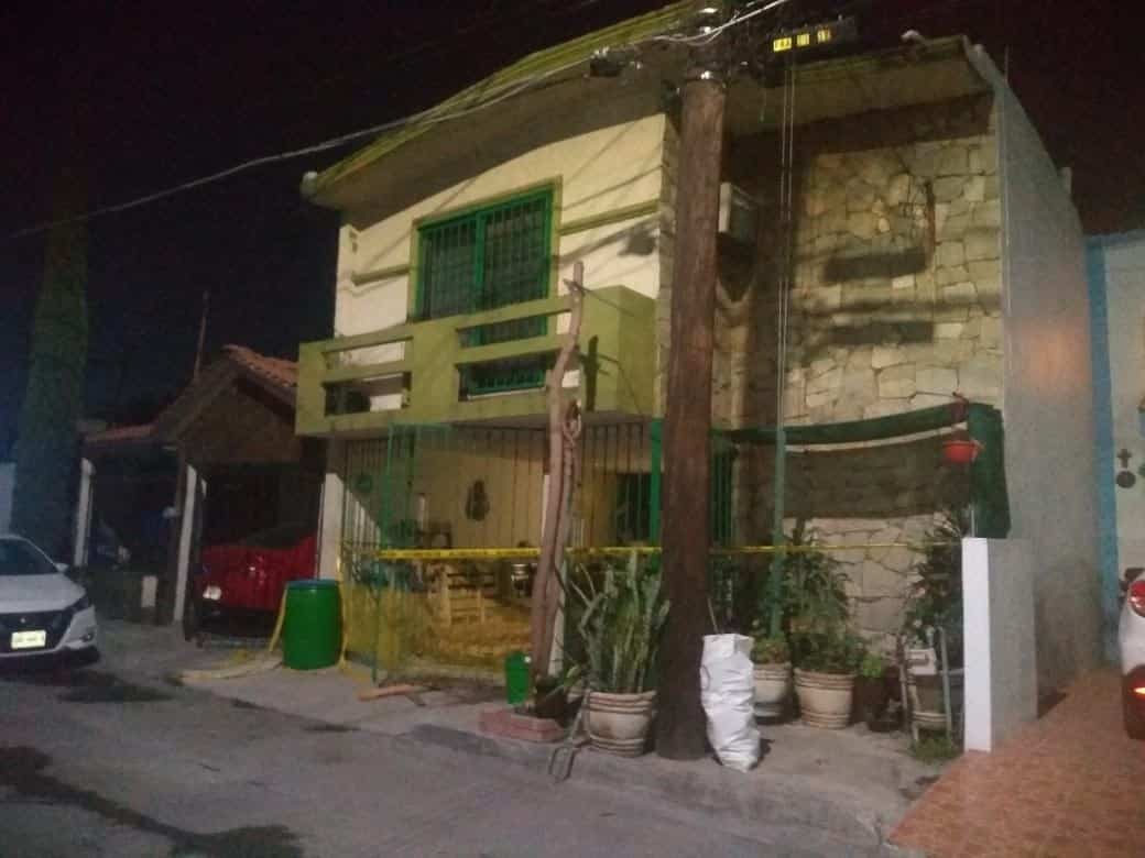 Luego de discutir con su pareja, quien decidió dejarlo y acudió con unos amigos para llevarse sus cosas, un maestro la privó de la vida junto con uno de sus acompañantes