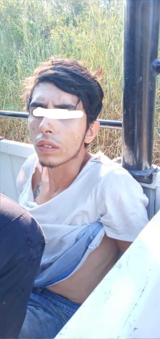 Detienen a hombre en moto robada